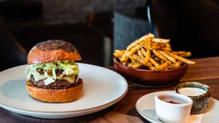 arizona biltmore estates area upscale lifestyles geodirectory2 bars upstairs flint camelback food 960x540 1 768x432