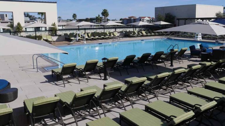 arizona biltmore estates area upscale lifestyles geodirectory2 health clubs life time rooftop pool 960x540 1 768x432
