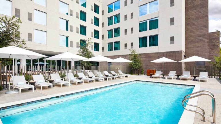 arizona biltmore estates area upscale lifestyles geodirectory2 hotels ac biltmore pool 960x540 1 768x432