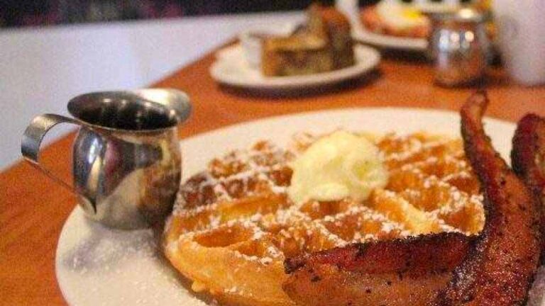 arizona biltmore estates area upscale lifestyles geodirectory2 restaurants matts big breakfast waffles 960x540 1 768x432