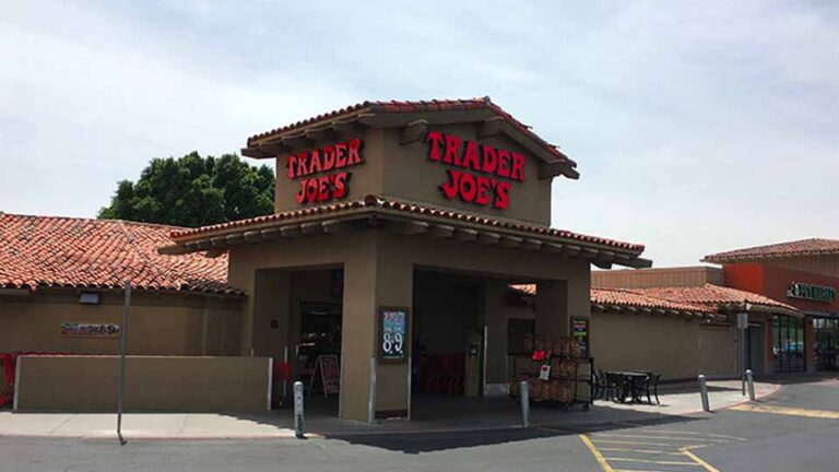 arizona biltmore estates area upscale lifestyles geodirectory2 shopping malls town country trader joes 960x540 1 768x432