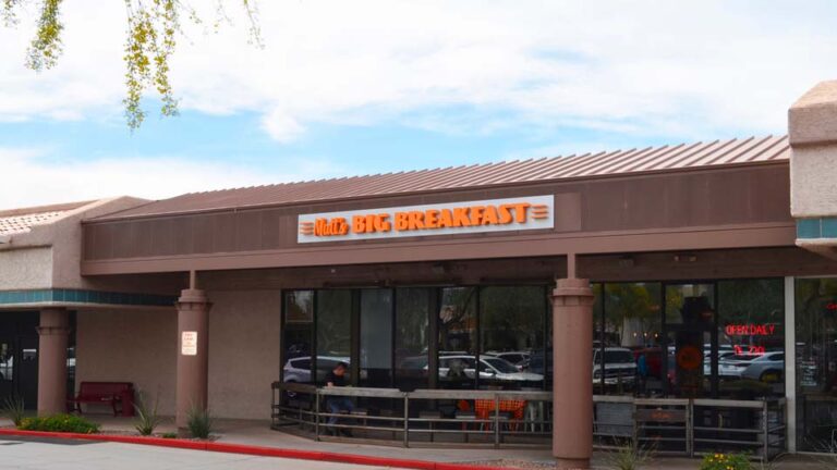 arizona biltmore estates area upscale lifestyles geodirectory3 shopping malls biltmore plaza matts breakfast 960x540 1 768x432